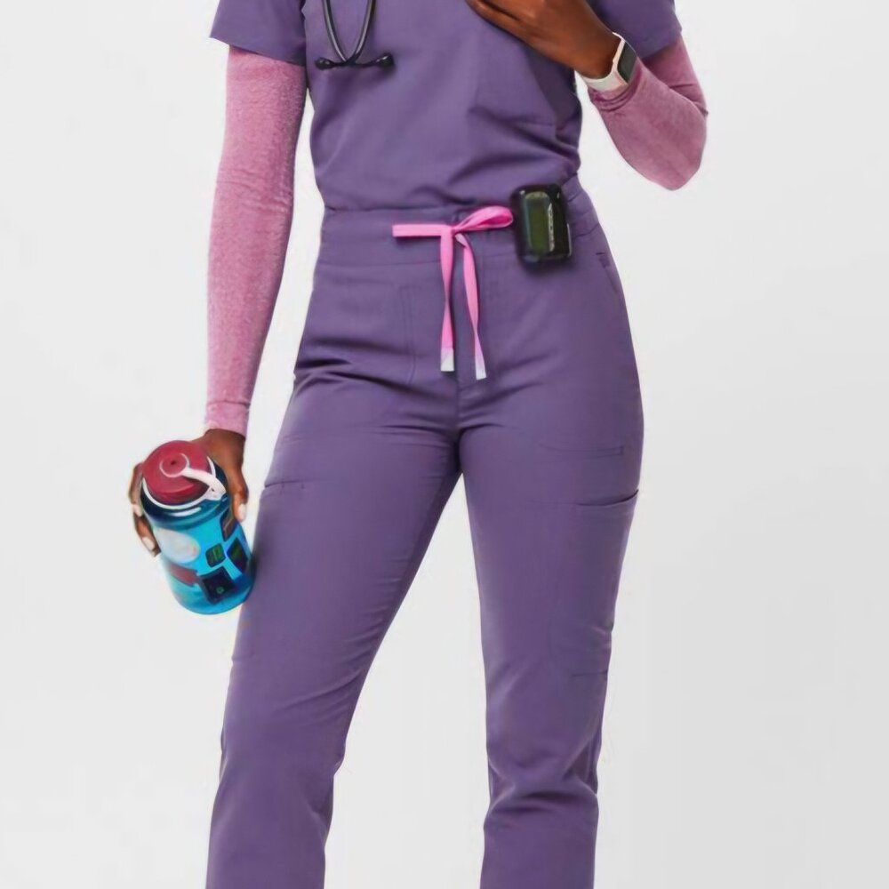 Women's FIGS Sumaiya Slim High-Waisted Scrub Pant in Amethyst Sz. Medium